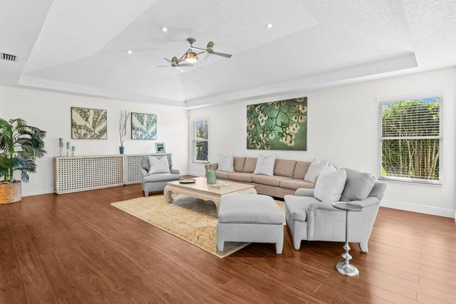 6689 Eastpointe Pines Street, Palm Beach Gardens, FL 33418