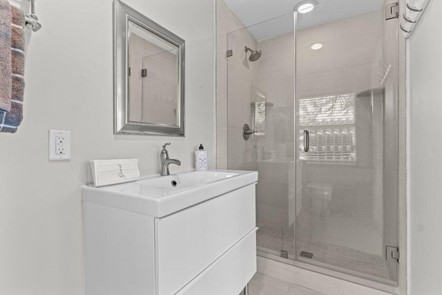 6689 Eastpointe Pines Street, Palm Beach Gardens, FL 33418