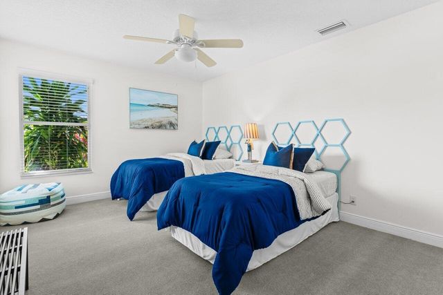 6689 Eastpointe Pines Street, Palm Beach Gardens, FL 33418