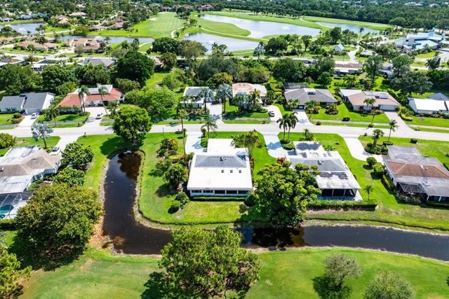 6689 Eastpointe Pines Street, Palm Beach Gardens, FL 33418