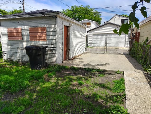 2243 N Kedvale Avenue, Chicago, IL 60639