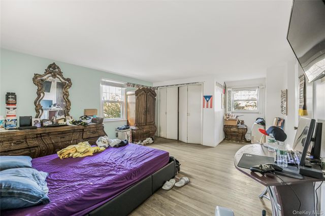 15 Wayne Way, White Plains, NY 10607