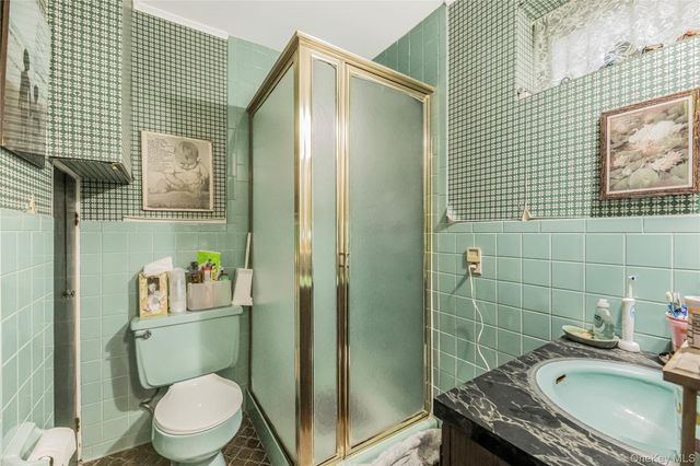 15 Wayne Way, White Plains, NY 10607