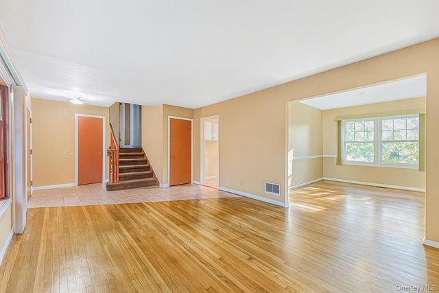 15 Wayne Way, White Plains, NY 10607