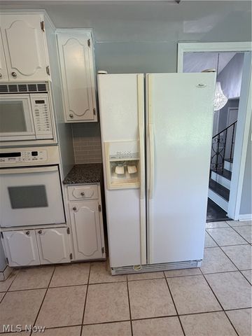 1905 Camberly Drive, Cleveland, OH 44124
