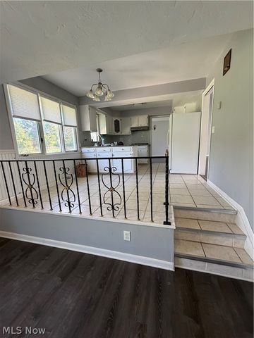 1905 Camberly Drive, Cleveland, OH 44124