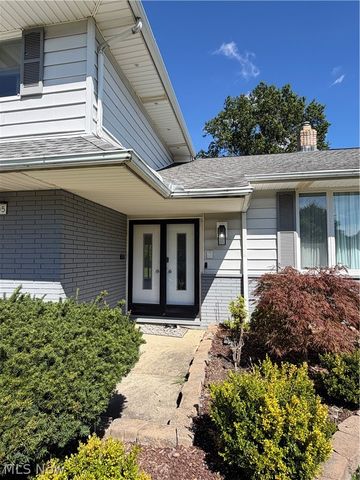 1905 Camberly Drive, Cleveland, OH 44124
