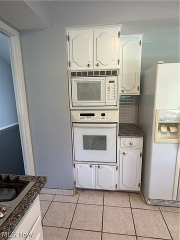 1905 Camberly Drive, Cleveland, OH 44124