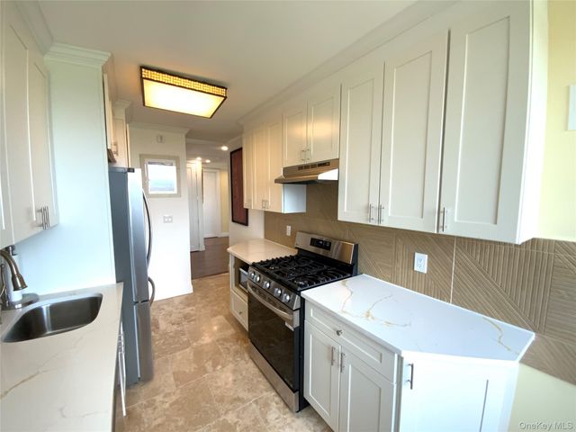 27010 Grand Central Parkway 19O, Floral Park, NY 11005