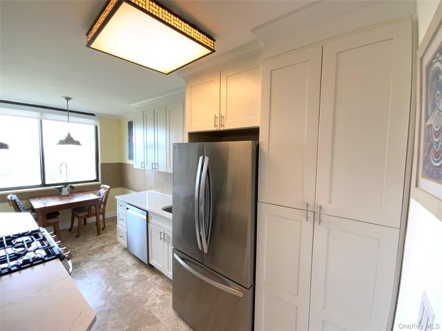27010 Grand Central Parkway 19O, Floral Park, NY 11005