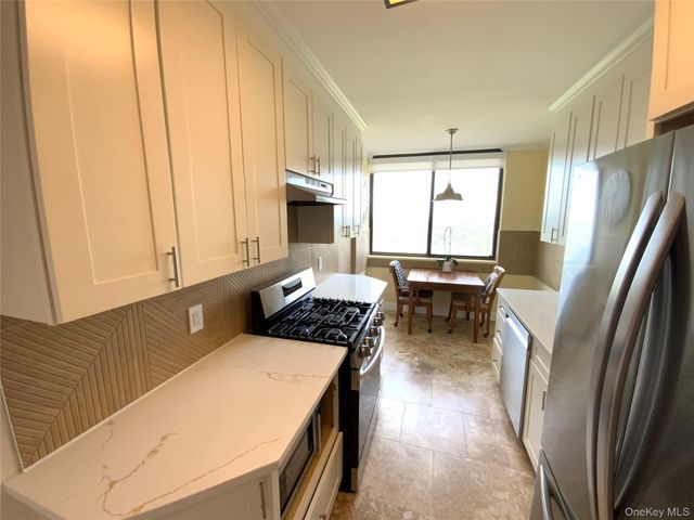27010 Grand Central Parkway 19O, Floral Park, NY 11005
