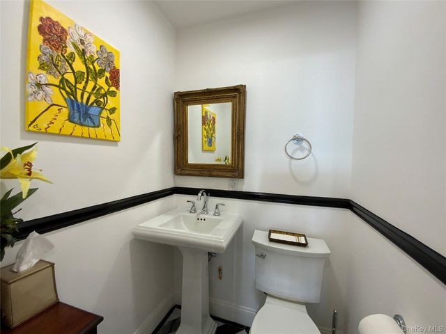 27010 Grand Central Parkway 19O, Floral Park, NY 11005