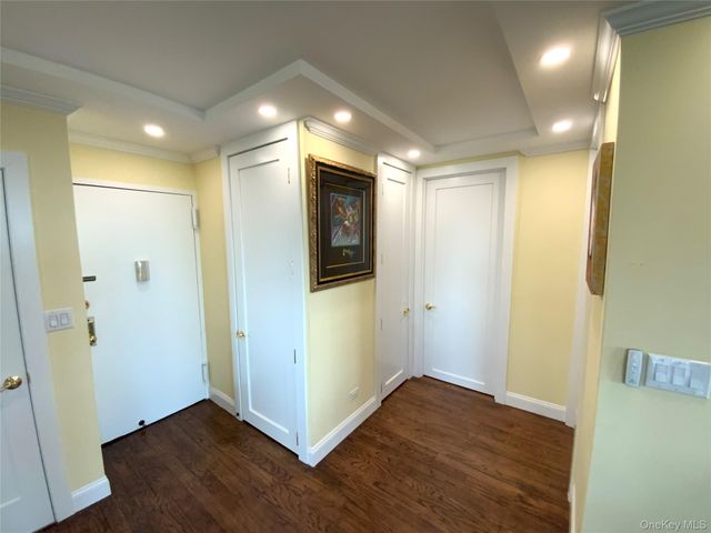 27010 Grand Central Parkway 19O, Floral Park, NY 11005