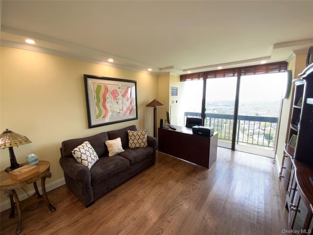 27010 Grand Central Parkway 19O, Floral Park, NY 11005