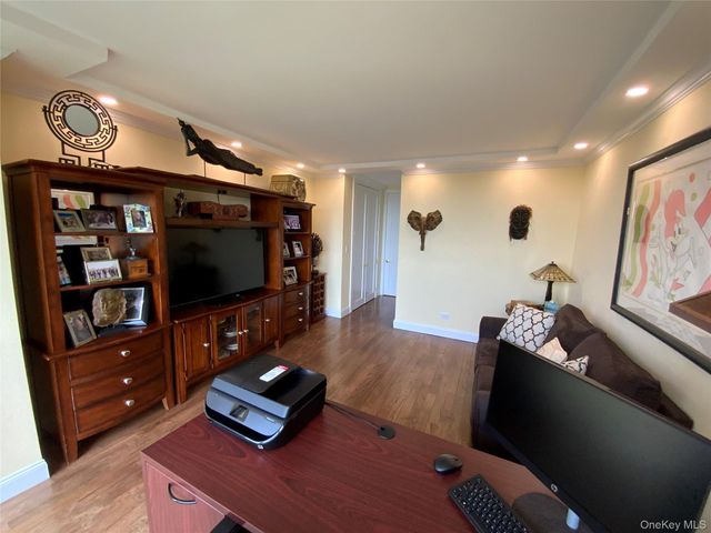 27010 Grand Central Parkway 19O, Floral Park, NY 11005