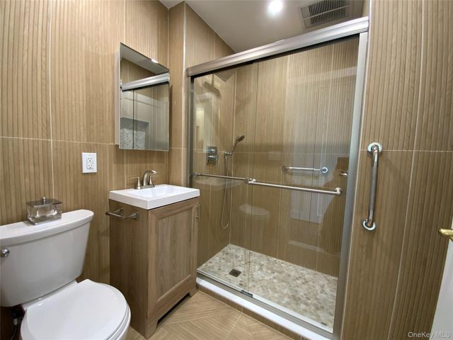 27010 Grand Central Parkway 19O, Floral Park, NY 11005