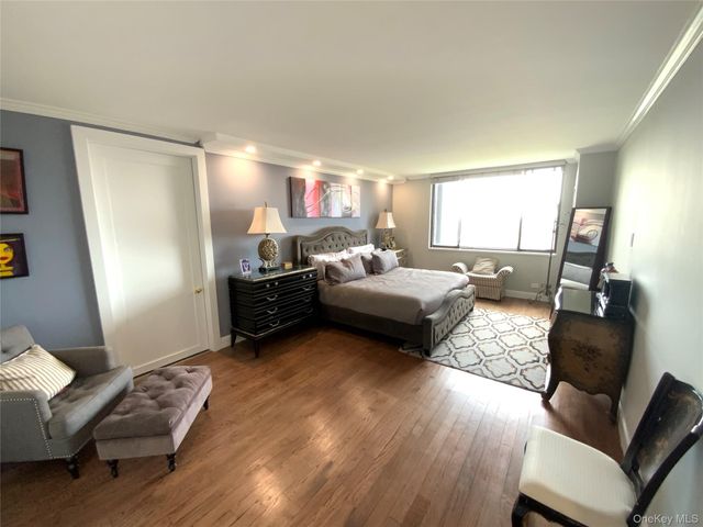 27010 Grand Central Parkway 19O, Floral Park, NY 11005