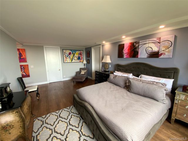 27010 Grand Central Parkway 19O, Floral Park, NY 11005