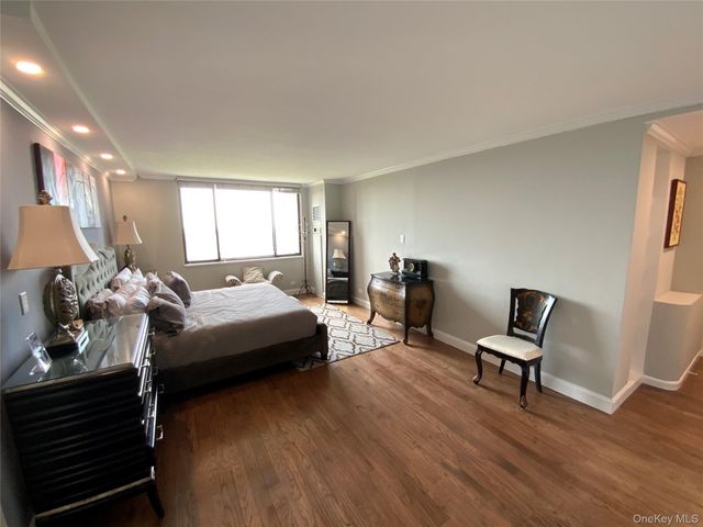 27010 Grand Central Parkway 19O, Floral Park, NY 11005