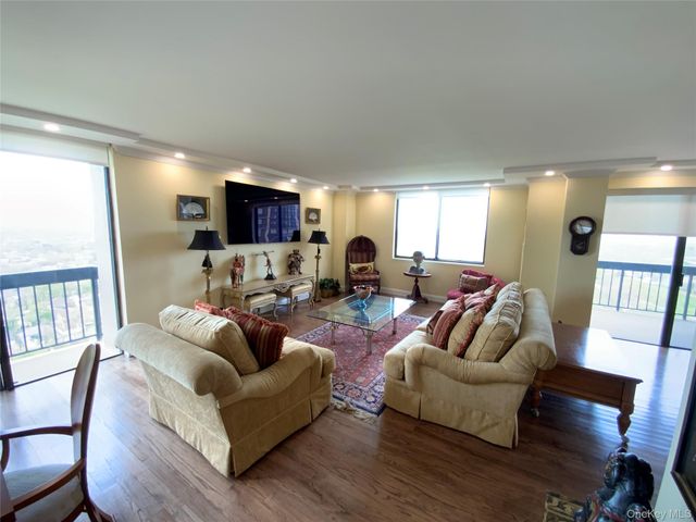 27010 Grand Central Parkway 19O, Floral Park, NY 11005