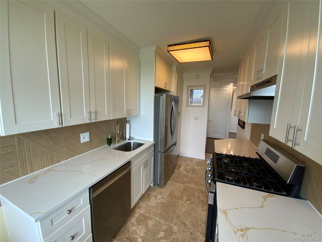 27010 Grand Central Parkway 19O, Floral Park, NY 11005