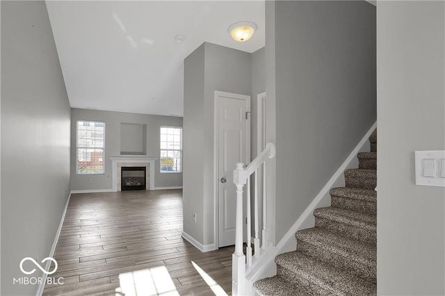 4024 Eldor Flower Drive, Zionsville, IN 46077