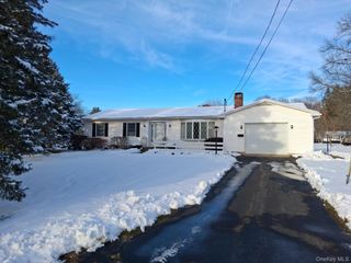 2 Scism Circle, Red Hook, NY 12571