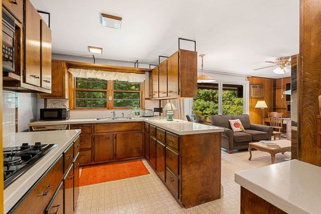437 Salem St, North Andover, MA 01845