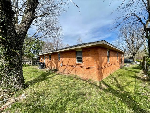 814 Gwen Street, Springdale, AR 72762