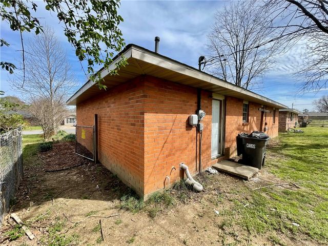 814 Gwen Street, Springdale, AR 72762