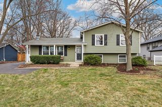 26W524 Jewell Road, Winfield, IL 60190