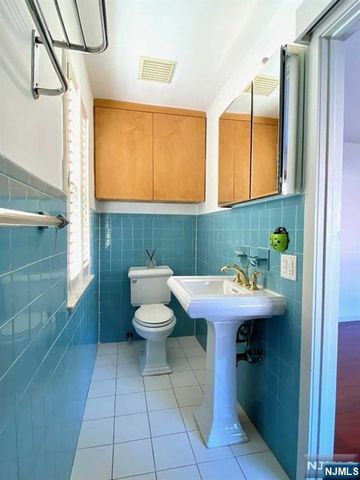 330 Westview Avenue, Fort Lee, NJ 07024
