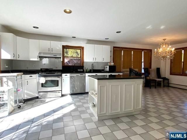 330 Westview Avenue, Fort Lee, NJ 07024
