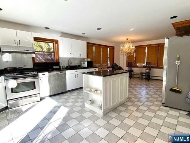 330 Westview Avenue, Fort Lee, NJ 07024