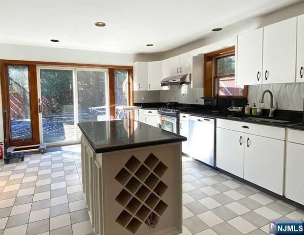 330 Westview Avenue, Fort Lee, NJ 07024