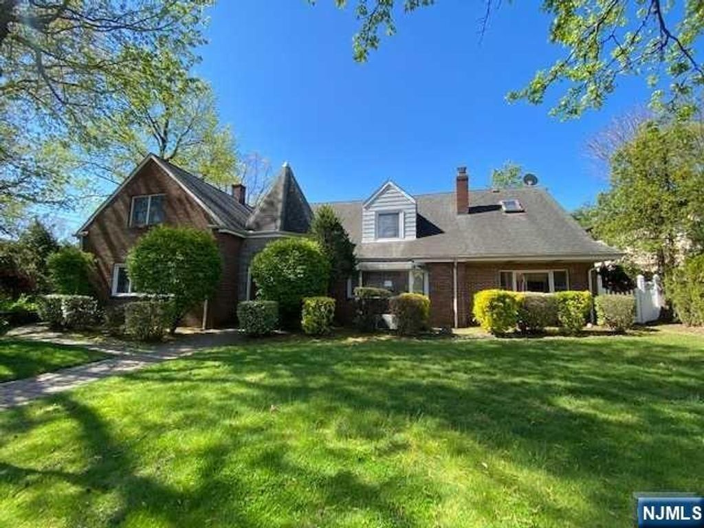 330 Westview Avenue, Fort Lee, NJ 07024