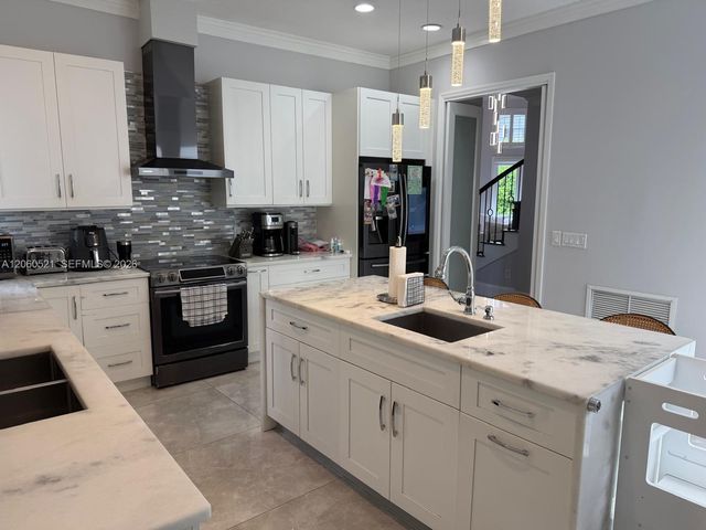 19973 NE 37th Ave, Aventura, FL 33180