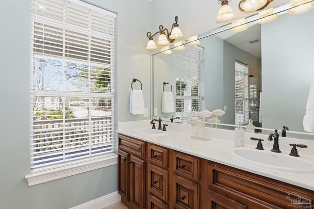 4279 Conradina Dr, Gulf Breeze, FL 32563