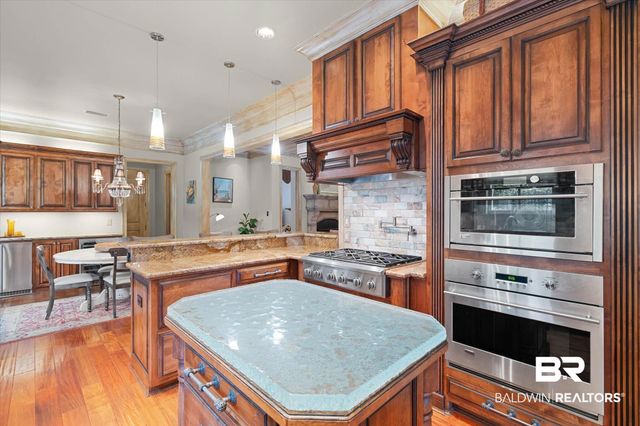 808 Country Club Court, Mobile, AL 36609