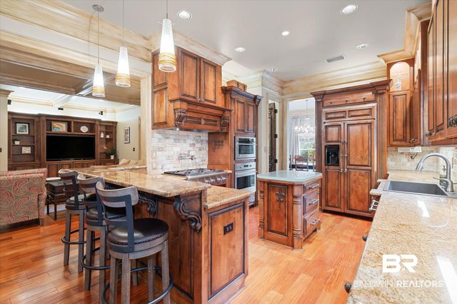 808 Country Club Court, Mobile, AL 36609
