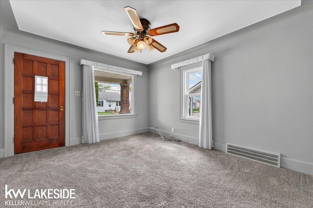 27377 Pinehurst Drive, Roseville, MI 48066