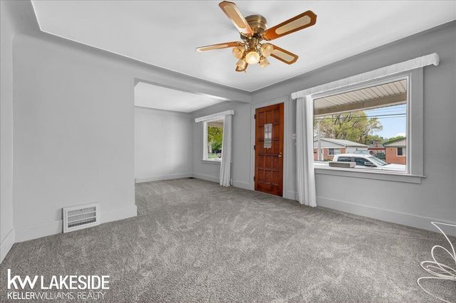 27377 Pinehurst Drive, Roseville, MI 48066
