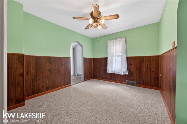27377 Pinehurst Drive, Roseville, MI 48066