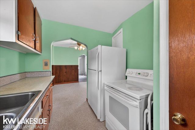 27377 Pinehurst Drive, Roseville, MI 48066