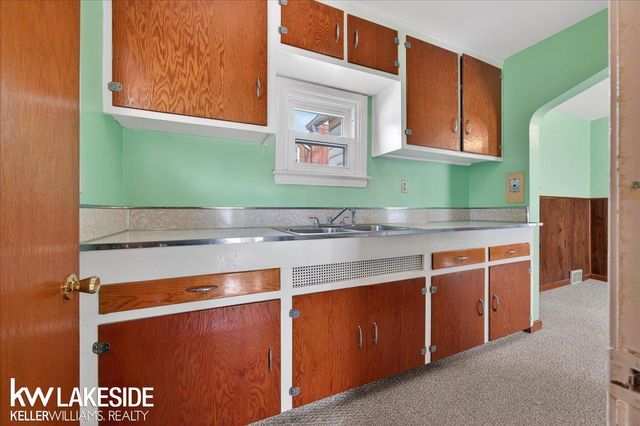 27377 Pinehurst Drive, Roseville, MI 48066