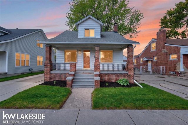 27377 Pinehurst Drive, Roseville, MI 48066