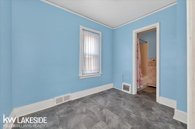 27377 Pinehurst Drive, Roseville, MI 48066