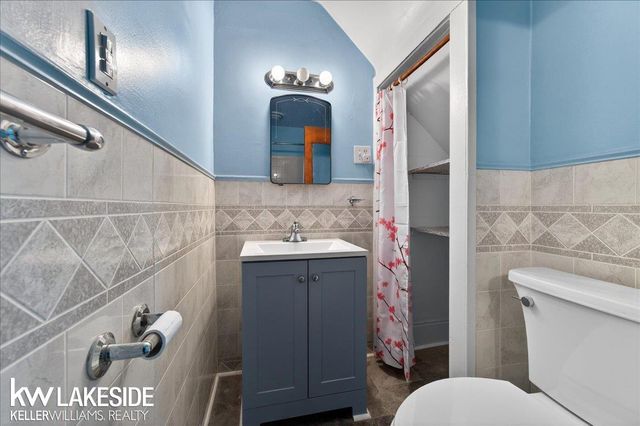 27377 Pinehurst Drive, Roseville, MI 48066