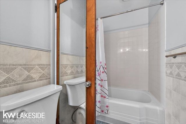27377 Pinehurst Drive, Roseville, MI 48066