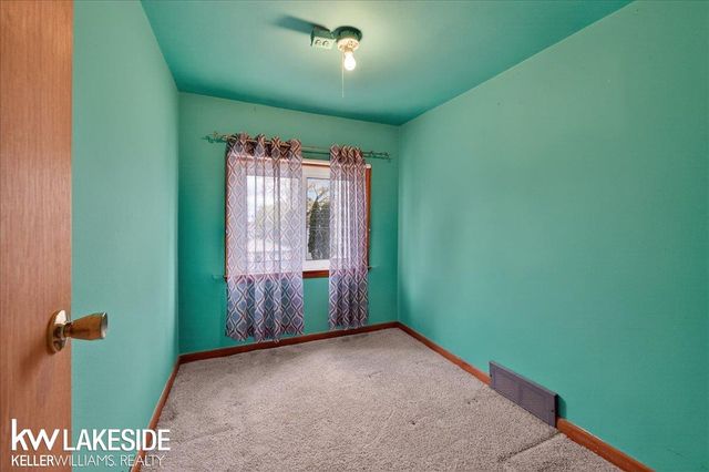 27377 Pinehurst Drive, Roseville, MI 48066